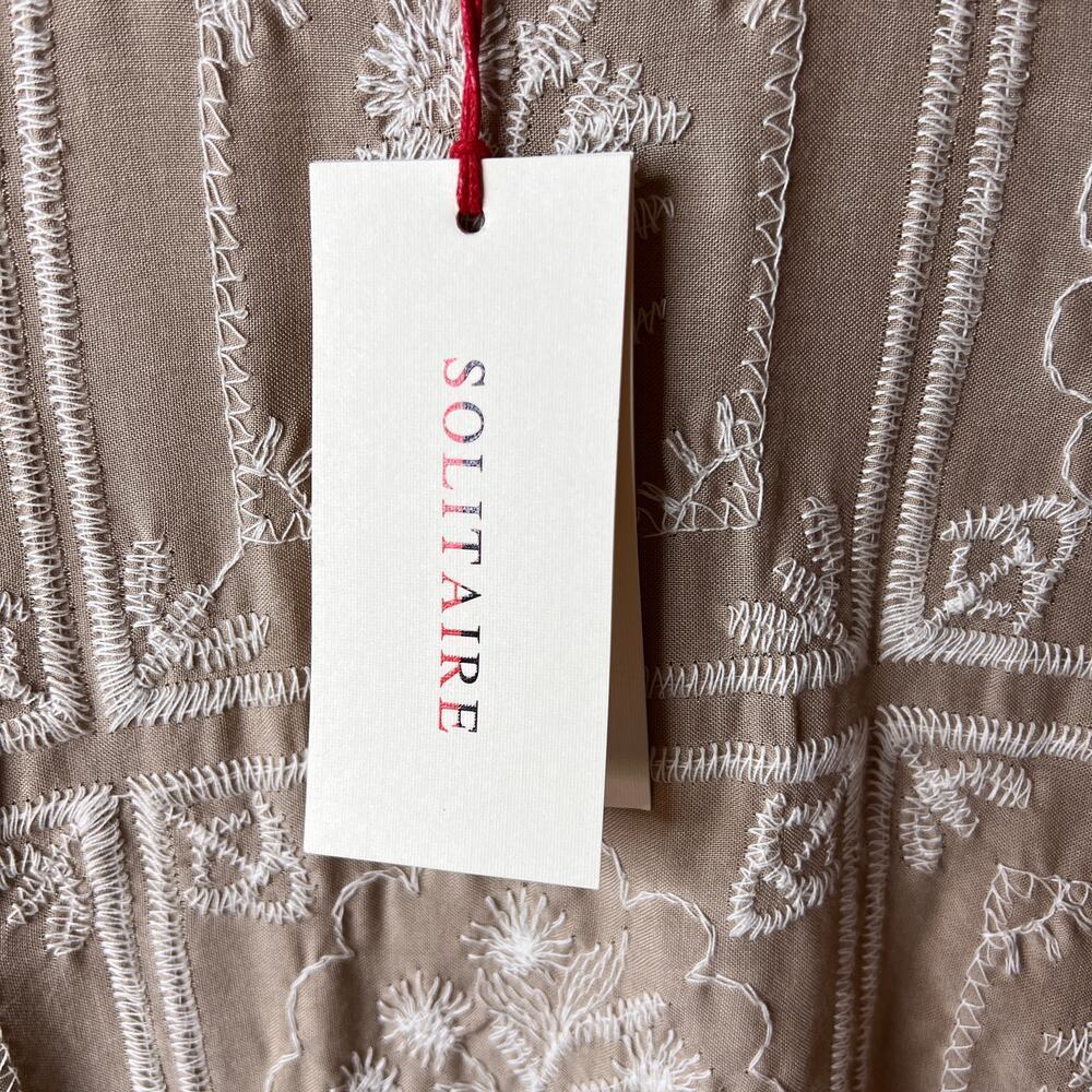 Solitaire Blouse Womens Size Large Beige & Ivory Floral Embroidery Patch Work - Picture 3 of 16